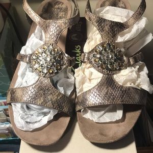AK Anne Klein iflex brown sandal